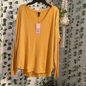 Oversized light yellow sweater